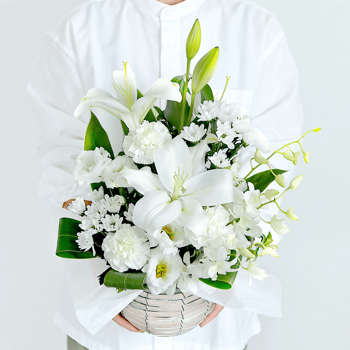 【お供え花・仏花】花瓶要らずでそのまま飾れるアレンジメント「レェーヴ ホワイト」。ペットのお供えのお花にもオススメ。花屋の通販|大阪の花屋04