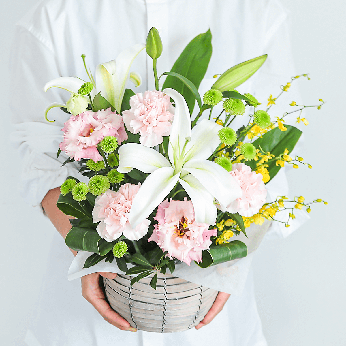 【お供え花・仏花】花瓶要らずでそのまま飾れるアレンジメント「レェーヴ ホワイトピンク」。ペットのお供えのお花にもオススメ。花屋の通販|大阪の花屋04