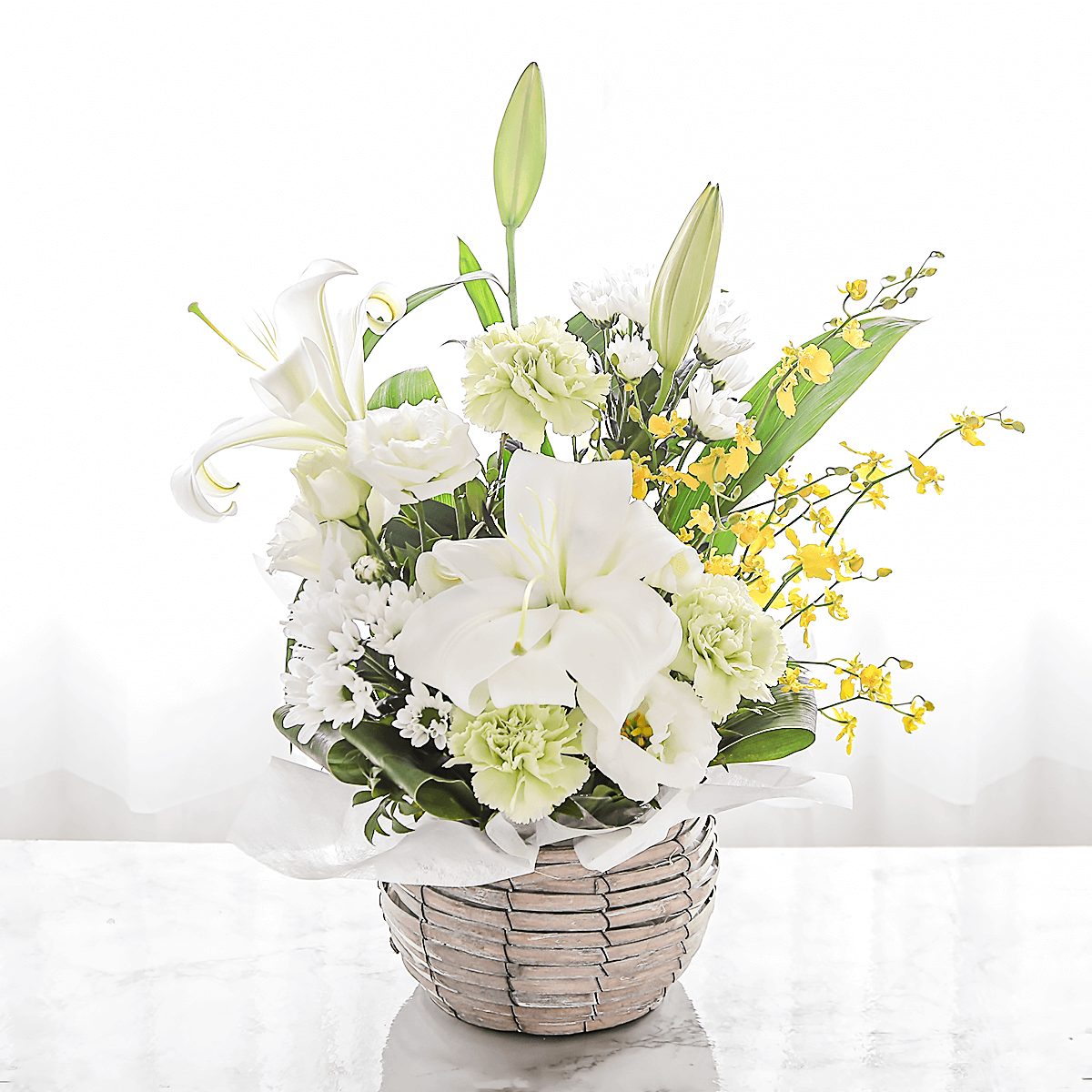 【お供え花・仏花】花瓶要らずでそのまま飾れるアレンジメント「レェーヴ ホワイトグリーン」。ペットのお供えのお花にもオススメ。花屋の通販|大阪の花屋03