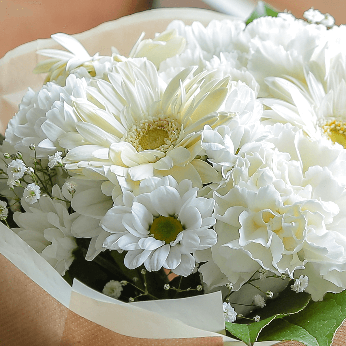 【お供え花・仏花】そのまま飾れる花束｜スタンドブーケ「セレモニーホワイト」（お線香セット）ペットのお供えのお花にもオススメ。花屋の通販｜大阪の花屋04