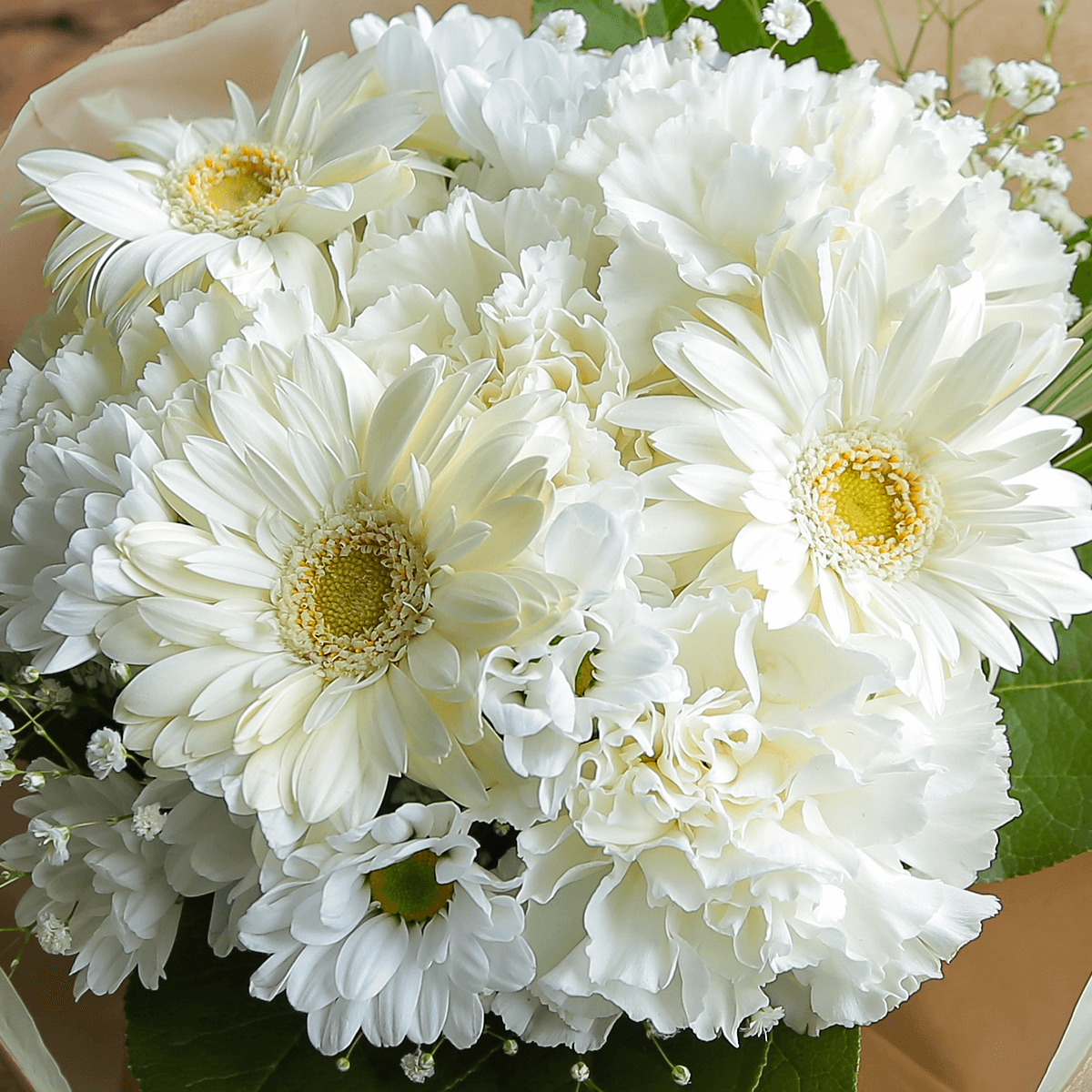 【お供え花・仏花】花瓶要らずでそのまま飾れる花束｜スタンドブーケ「セレモニーホワイト」。ペットのお供えのお花にもオススメ。花屋の通販｜大阪の花屋04