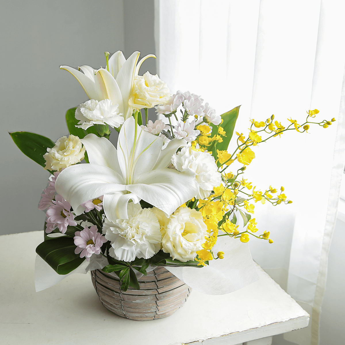 【お供え花・仏花】花瓶要らずでそのまま飾れるアレンジメント「レェーヴ」。ペットのお供えのお花にもオススメ。花屋の通販|大阪の花屋01