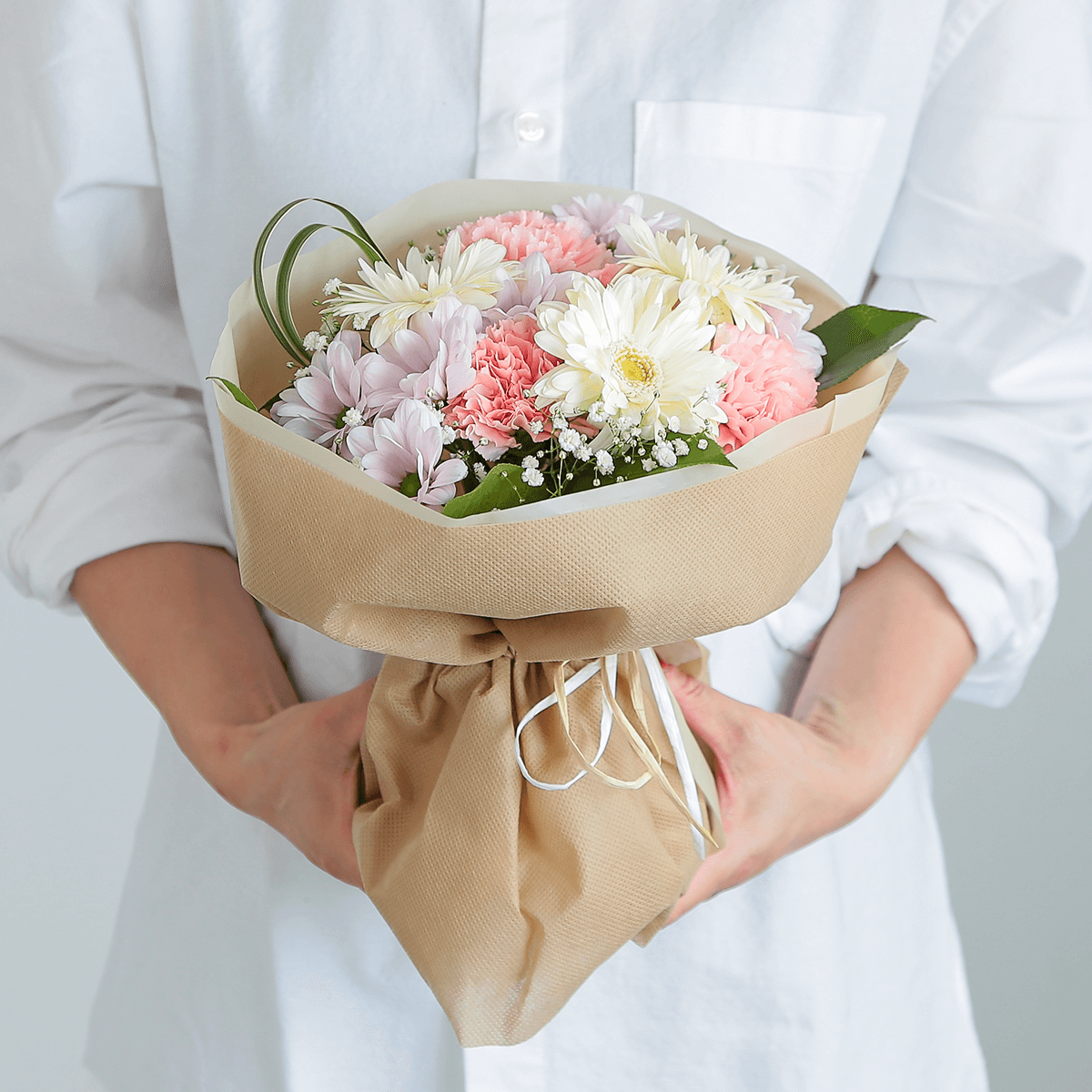 【お供え花・仏花】花瓶要らずでそのまま飾れる花束｜スタンドブーケ「セレモニーミックス」。ペットのお供えのお花にもオススメ。花屋の通販｜大阪の花屋06