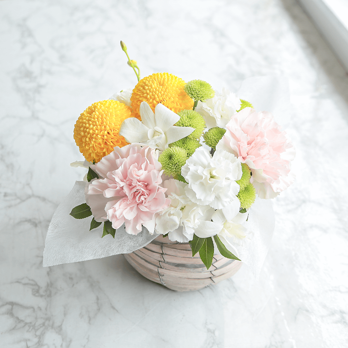 【お供え花・仏花】花瓶要らずでそのまま飾れるアレンジメント「メモワール ホワイトピンク」。ペットのお供えのお花にもオススメ。花屋の通販｜大阪の花屋06