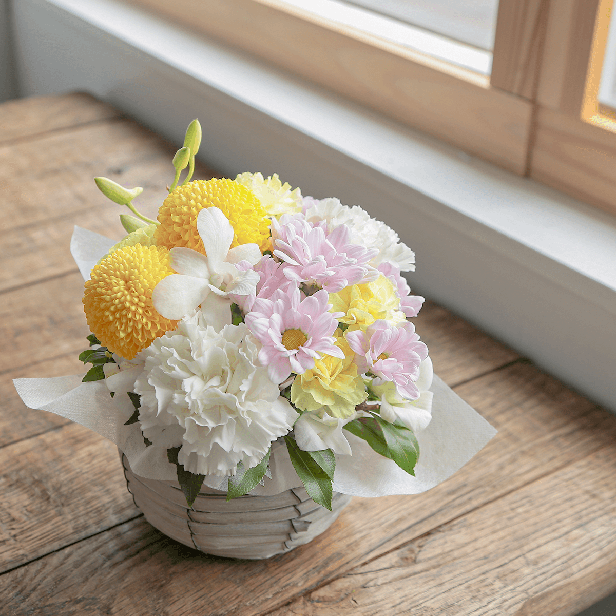 【お供え花・仏花】花瓶要らずでそのまま飾れるアレンジメント「メモワール」。ペットのお供えのお花にもオススメ。花屋の通販|大阪の花屋01
