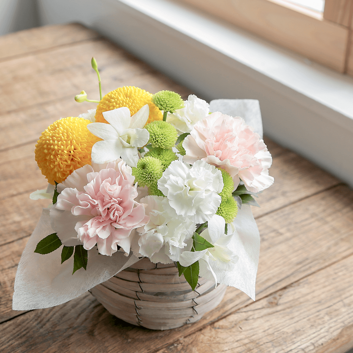 【お供え花・仏花】花瓶要らずでそのまま飾れるアレンジメント「メモワール ホワイトピンク」。ペットのお供えのお花にもオススメ。花屋の通販|大阪の花屋01