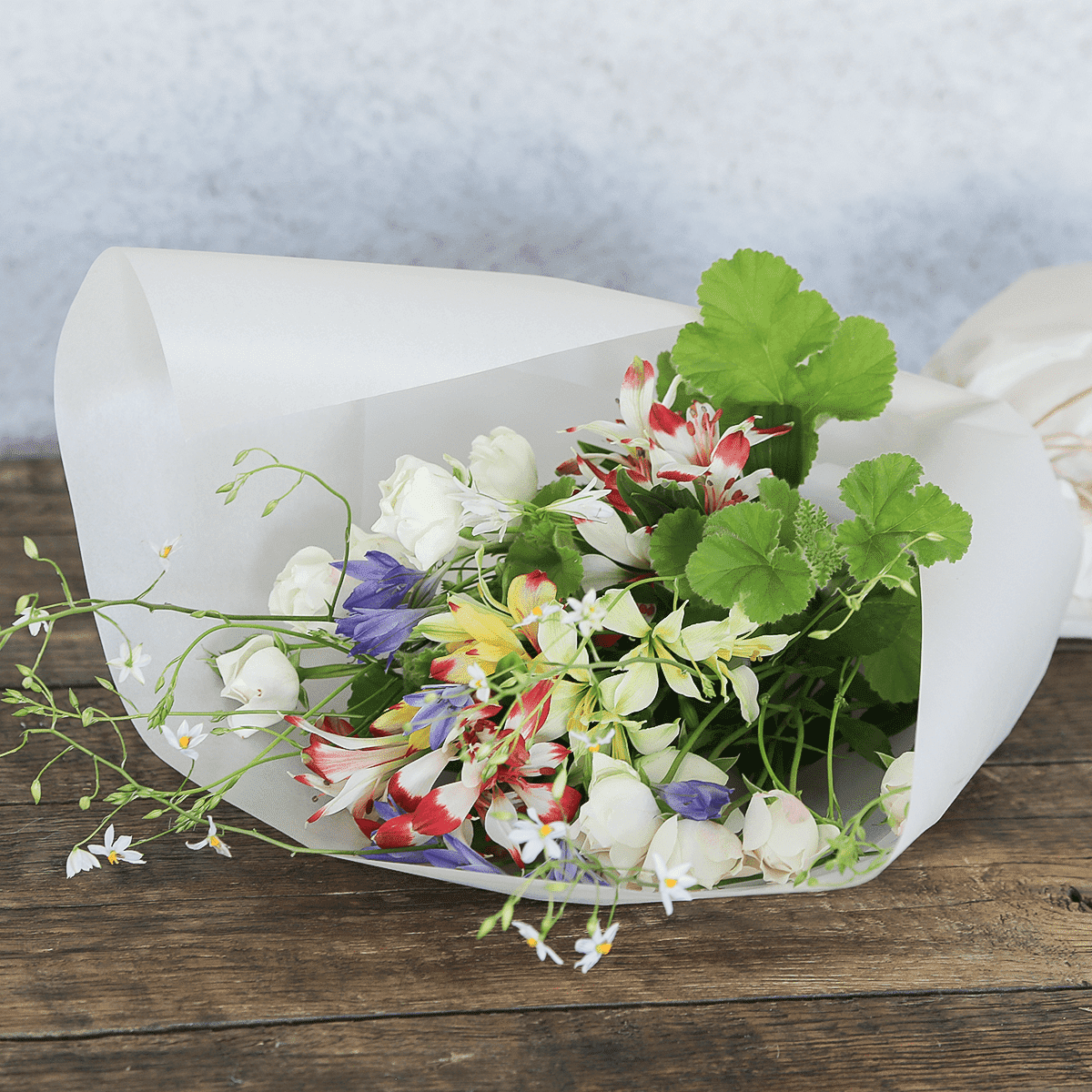 Limited-time offer: 2024 Zodiac Birthday Bouquet / Cancer / Large Size, supervised by astrology writer Saya