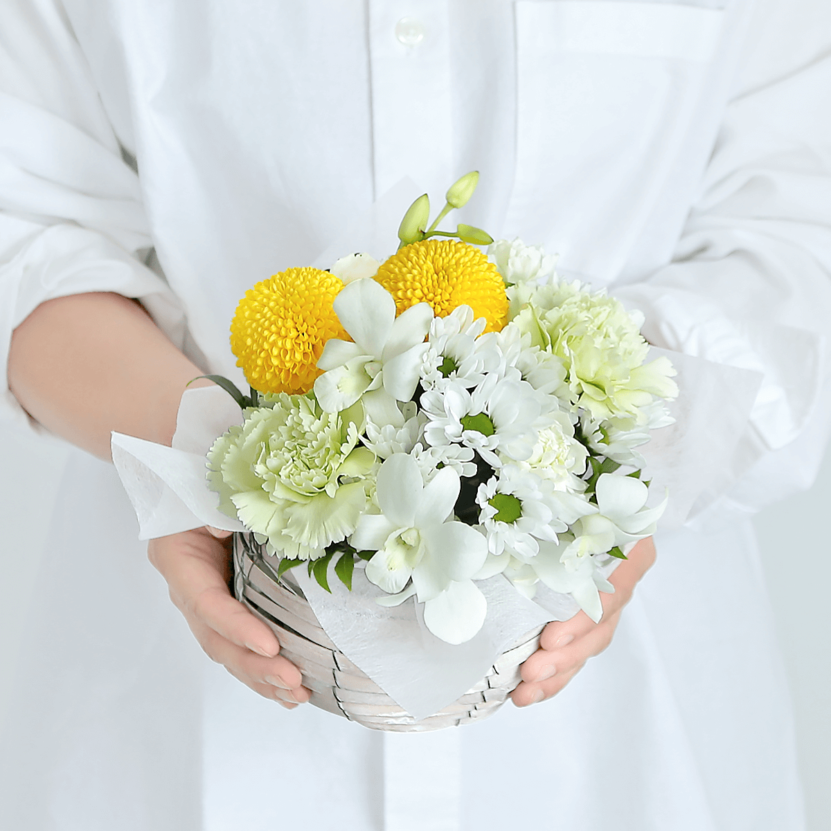 【お供え花・仏花】花瓶要らずでそのまま飾れるアレンジメント「メモワール ホワイトグリーン」。ペットのお供えのお花にもオススメ。花屋の通販｜大阪の花屋08