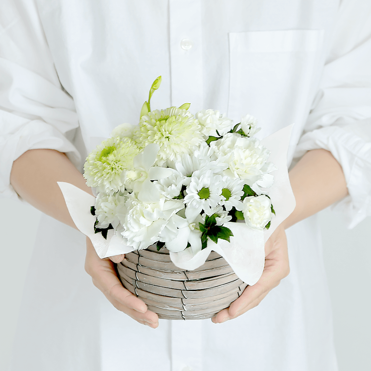 【お供え花・仏花】花瓶の要らないアレンジメント「メモワール ホワイト」（お線香セット）ペットのお供えのお花にもオススメ。花屋の通販｜大阪の花屋09