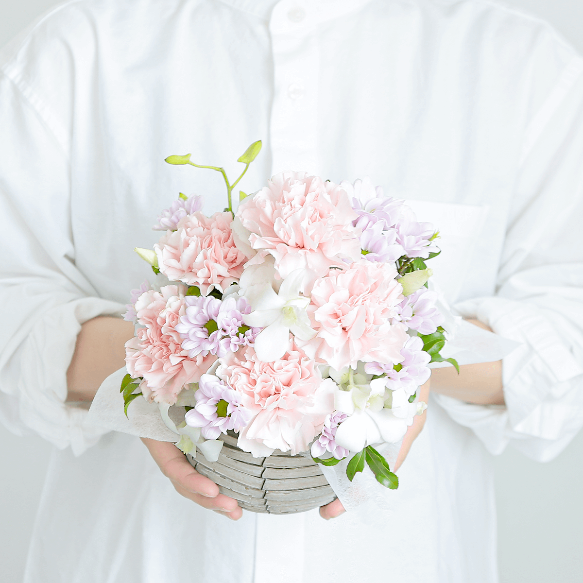 【お供え花・仏花】花瓶要らずでそのまま飾れるアレンジメント「スフレ ホワイトピンク」。ペットのお供えのお花にもオススメ。花屋の通販｜大阪の花屋07