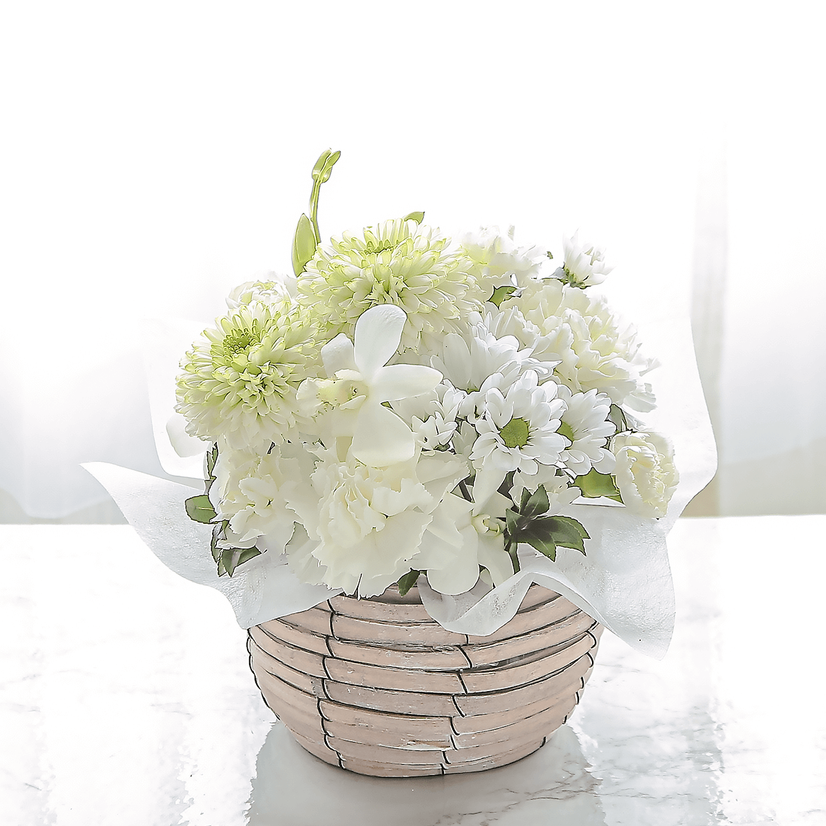 【お供え花・仏花】花瓶要らずでそのまま飾れるアレンジメント「メモワール ホワイト」。ペットのお供えのお花にもオススメ。花屋の通販|大阪の花屋07