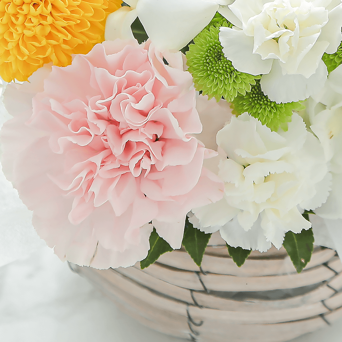 【お供え花・仏花】花瓶要らずでそのまま飾れるアレンジメント「メモワール ホワイトピンク」。ペットのお供えのお花にもオススメ。花屋の通販|大阪の花屋05