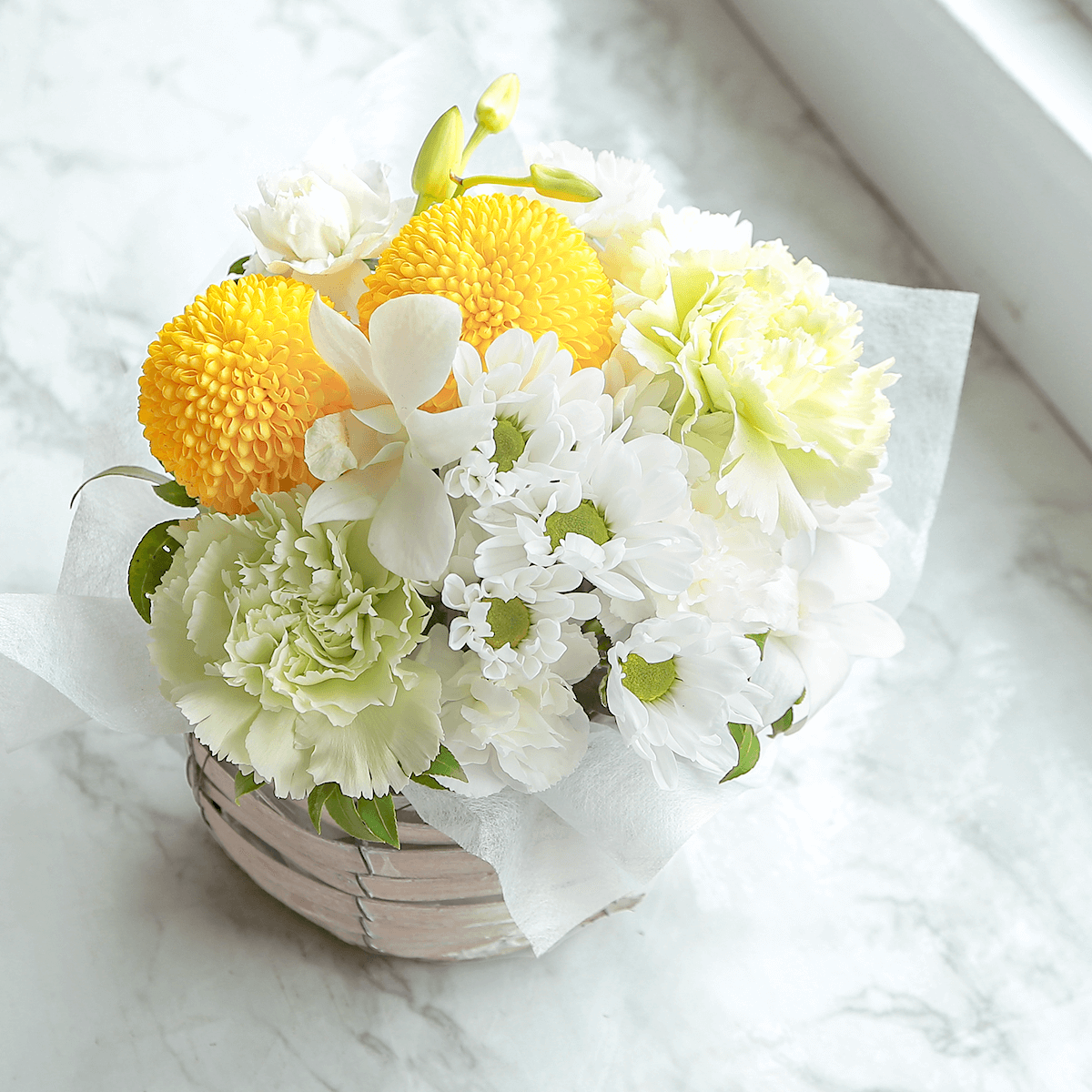 【お供え花・仏花】花瓶要らずでそのまま飾れるアレンジメント「メモワール ホワイトグリーン」。ペットのお供えのお花にもオススメ。花屋の通販｜大阪の花屋07