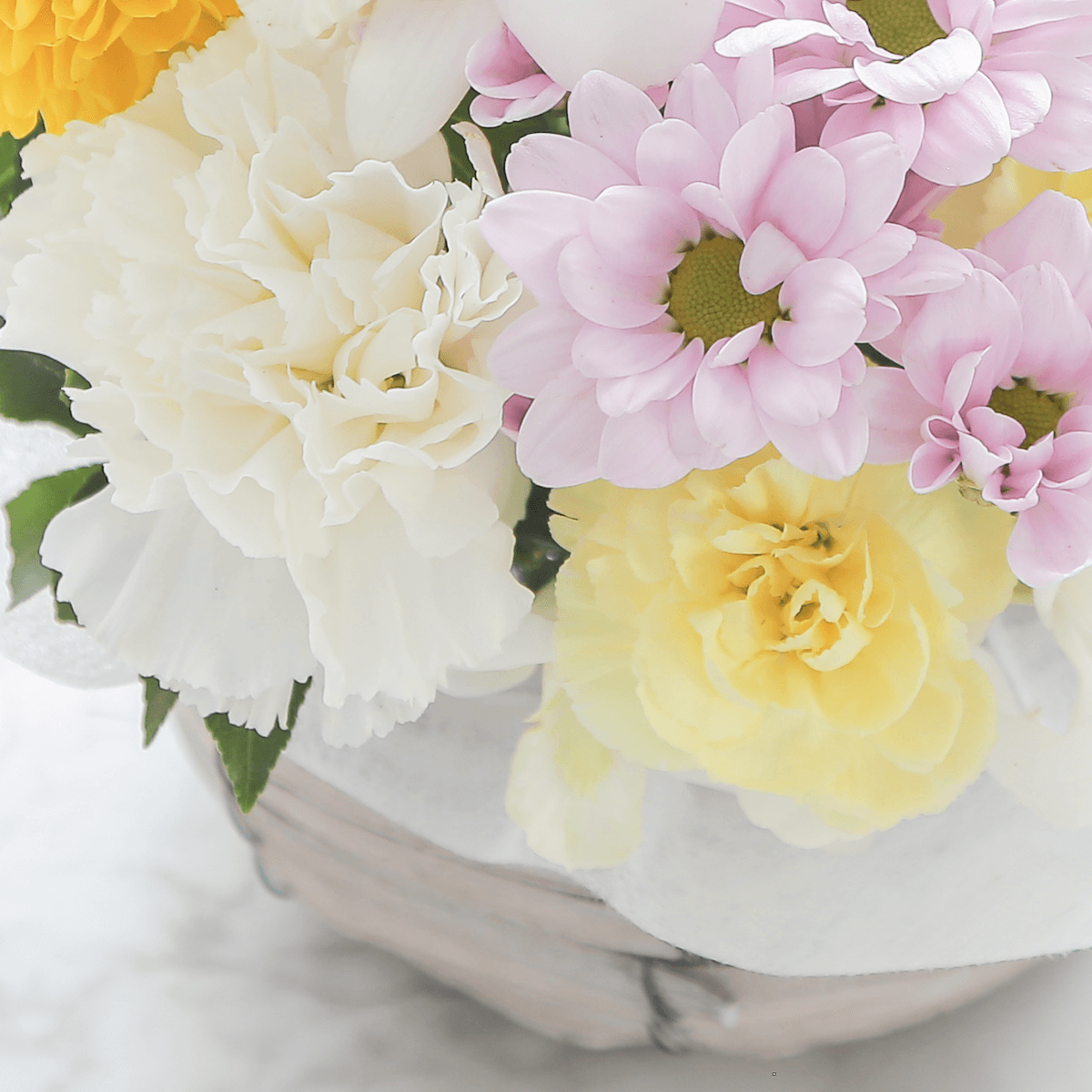 【お供え花・仏花】花瓶要らずでそのまま飾れるアレンジメント「メモワール」。ペットのお供えのお花にもオススメ。花屋の通販|大阪の花屋05