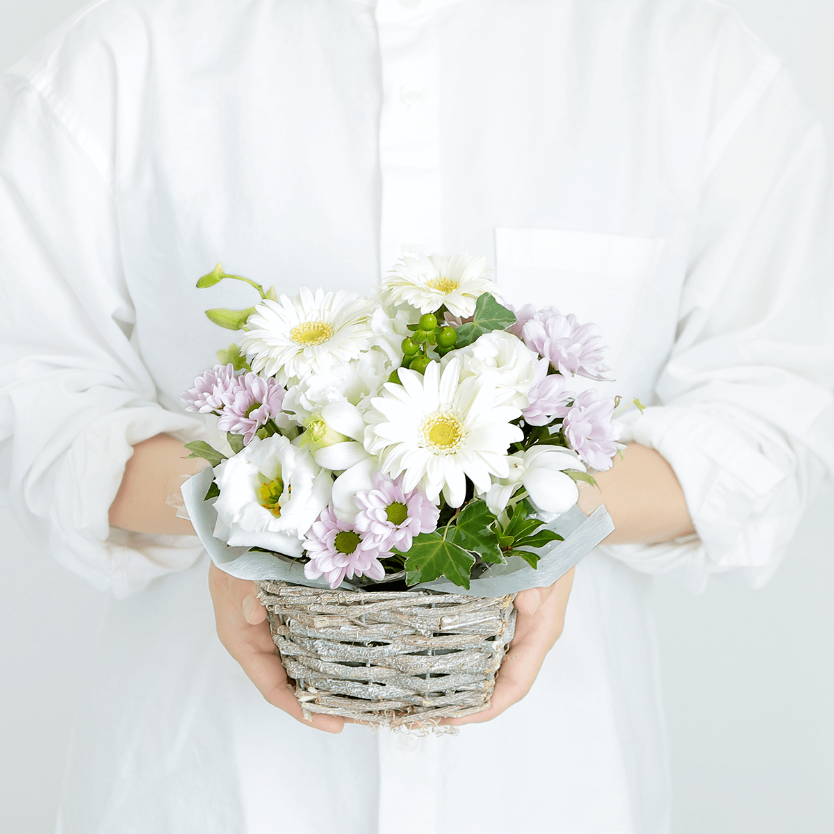 【お供え花・仏花】花瓶要らずでそのまま飾れるアレンジメント「ココン ホワイトピンク」。ペットのお供えのお花にもオススメ。花屋の通販|大阪の花屋05