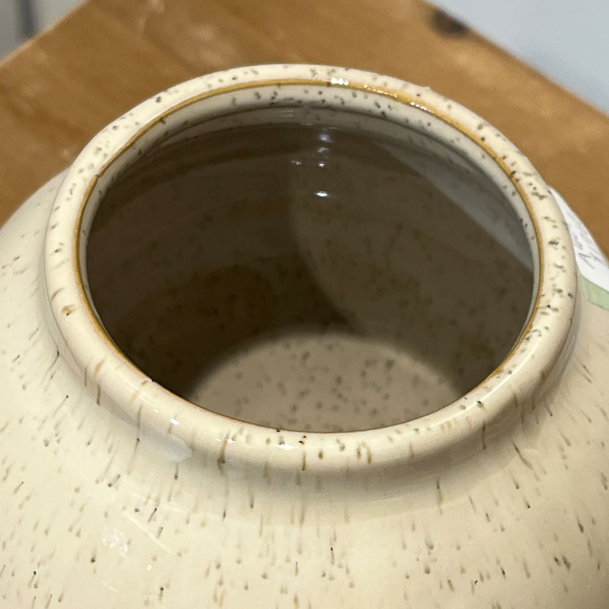 【植木鉢】クリーム色の壺型の陶器製鉢(受け皿付き)