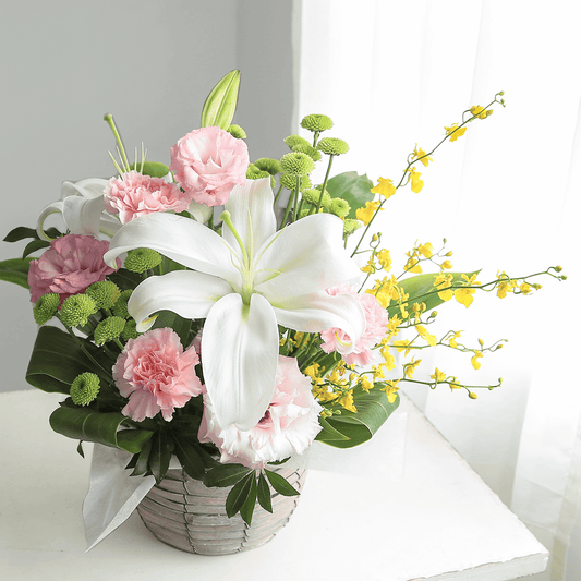 【お供え花・仏花】花瓶要らずでそのまま飾れるアレンジメント「レェーヴ ホワイトピンク」。ペットのお供えのお花にもオススメ。花屋の通販|大阪の花屋01