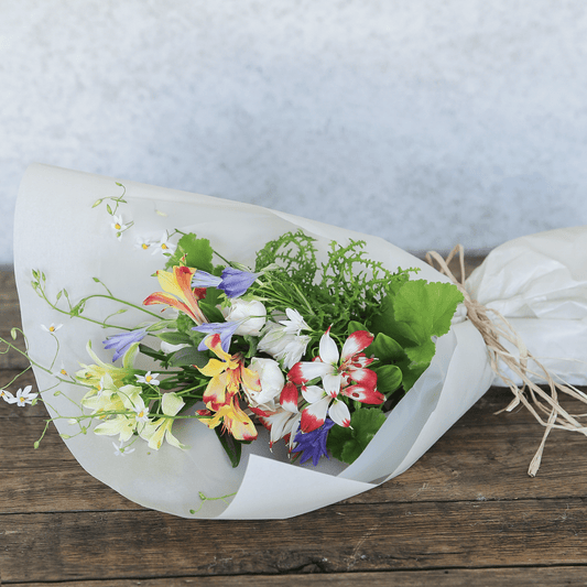 《期間限定》2024年【星座で贈るバースデーブーケ/かに座/Sサイズ】アストロロジー・ライター Sayaさん監修