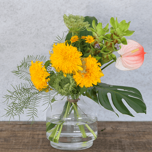 《期間限定》2024年【星座で贈るバースデーブーケ/しし座/Sサイズ】アストロロジー・ライター Sayaさん監修