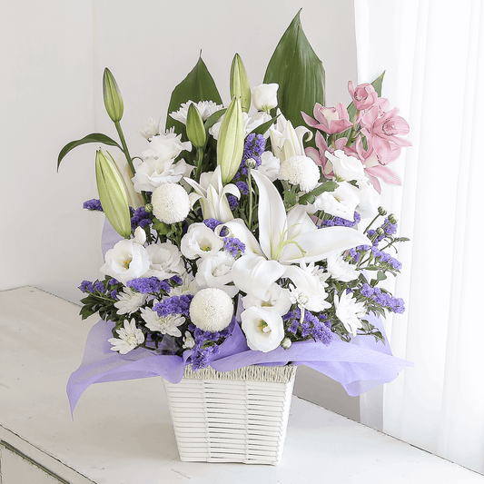 【お供え花・仏花】花瓶要らずでそのまま飾れるアレンジメント「ボヤージュ ホワイト」。ペットのお供えのお花にもオススメ。花屋の通販|大阪の花屋01