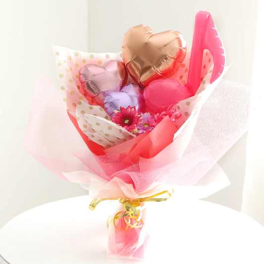 ピンク色をメインに使ったハートと音符のバルーンギフト