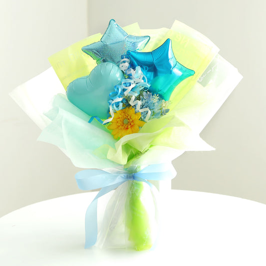 青色をメインにしたハートと星のバルーンギフト