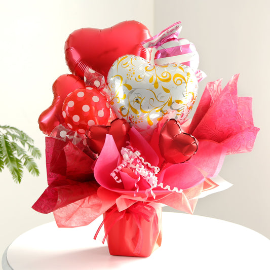 ハートが入った赤色の豪華なバルーンギフト