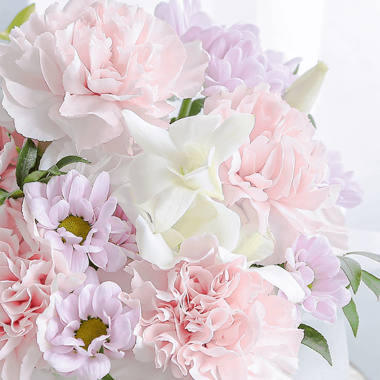 【お供え花・仏花】花瓶要らずでそのまま飾れるアレンジメント「スフレ ホワイトピンク」。ペットのお供えのお花にもオススメ。花屋の通販|大阪の花屋02