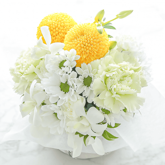 【お供え花・仏花】花瓶要らずでそのまま飾れるアレンジメント「メモワール ホワイトグリーン」。ペットのお供えのお花にもオススメ。花屋の通販|大阪の花屋02