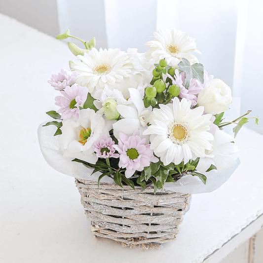 【お供え花・仏花】花瓶要らずでそのまま飾れるアレンジメント「ココン ホワイトピンク」。ペットのお供えのお花にもオススメ。花屋の通販|大阪の花屋01