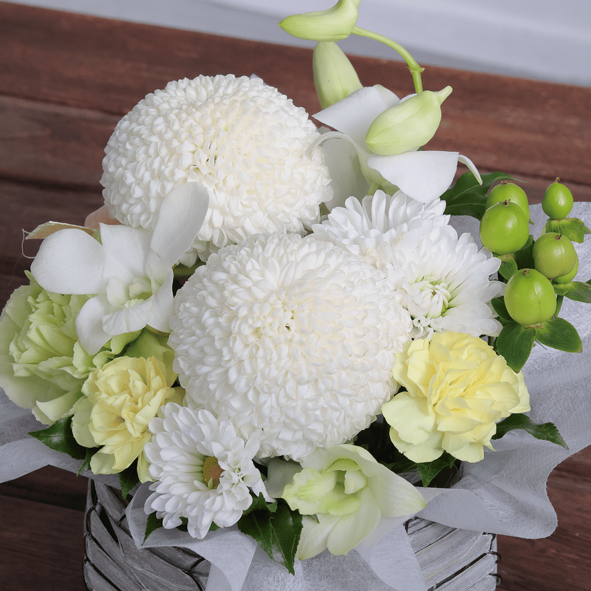 【お供え花・仏花】WEB限定｜アレンジメント「メモワール」（お線香セット）(白のピンポンマム）