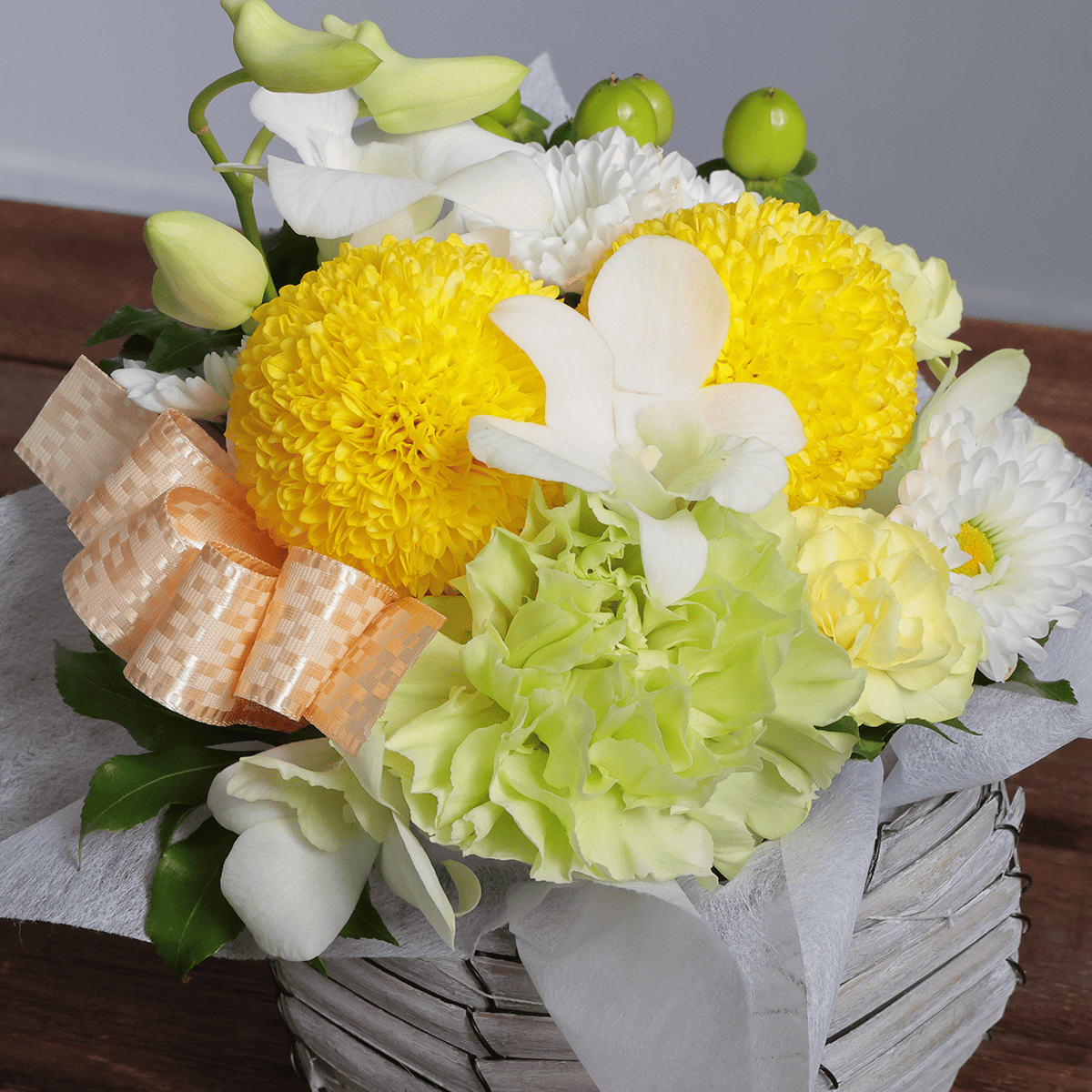 【お供え花・仏花】WEB限定｜アレンジメント「メモワール」（お線香セット）(黄色のピンポンマム）