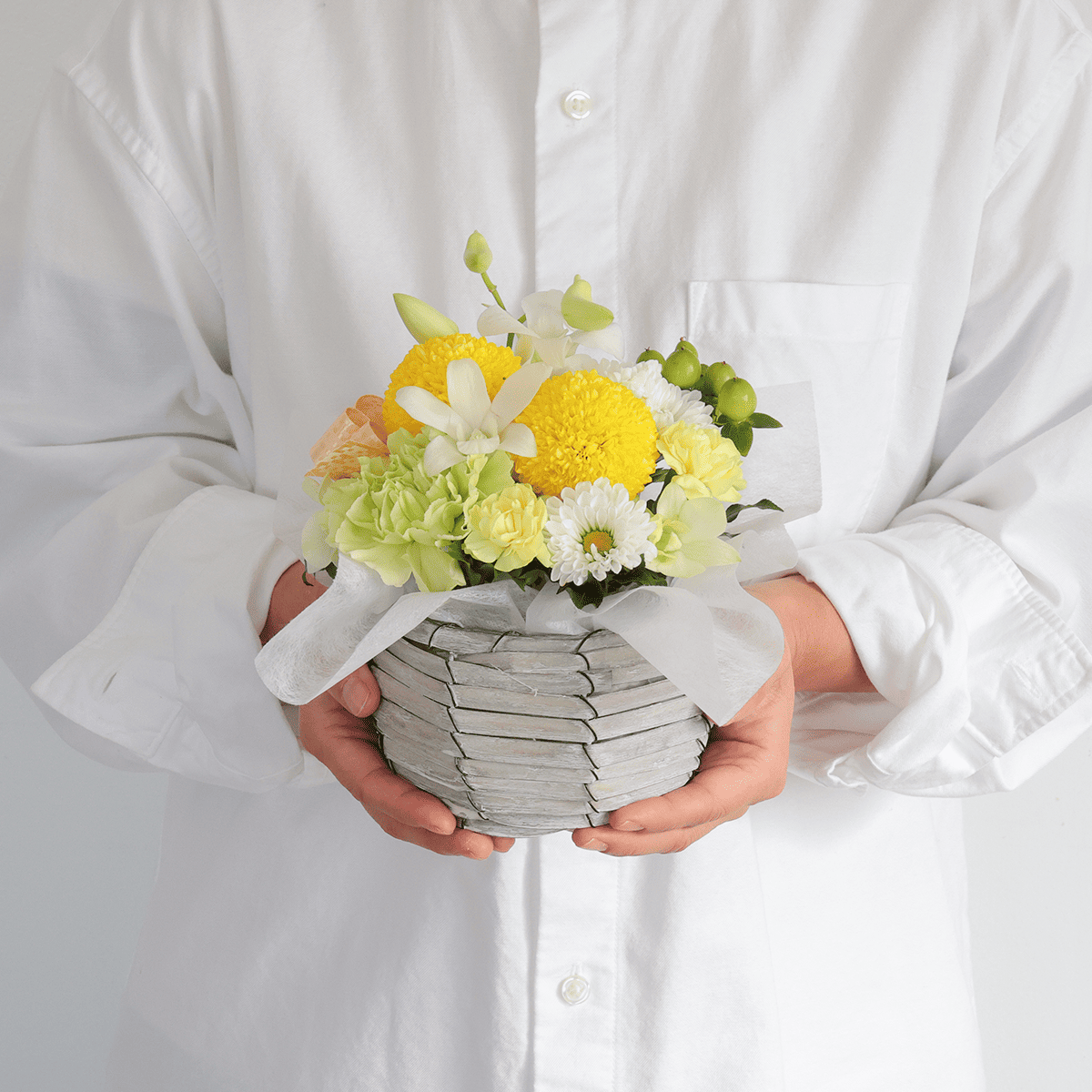 【お供え花・仏花】WEB限定｜アレンジメント「メモワール」（お線香セット）(黄色のピンポンマム）