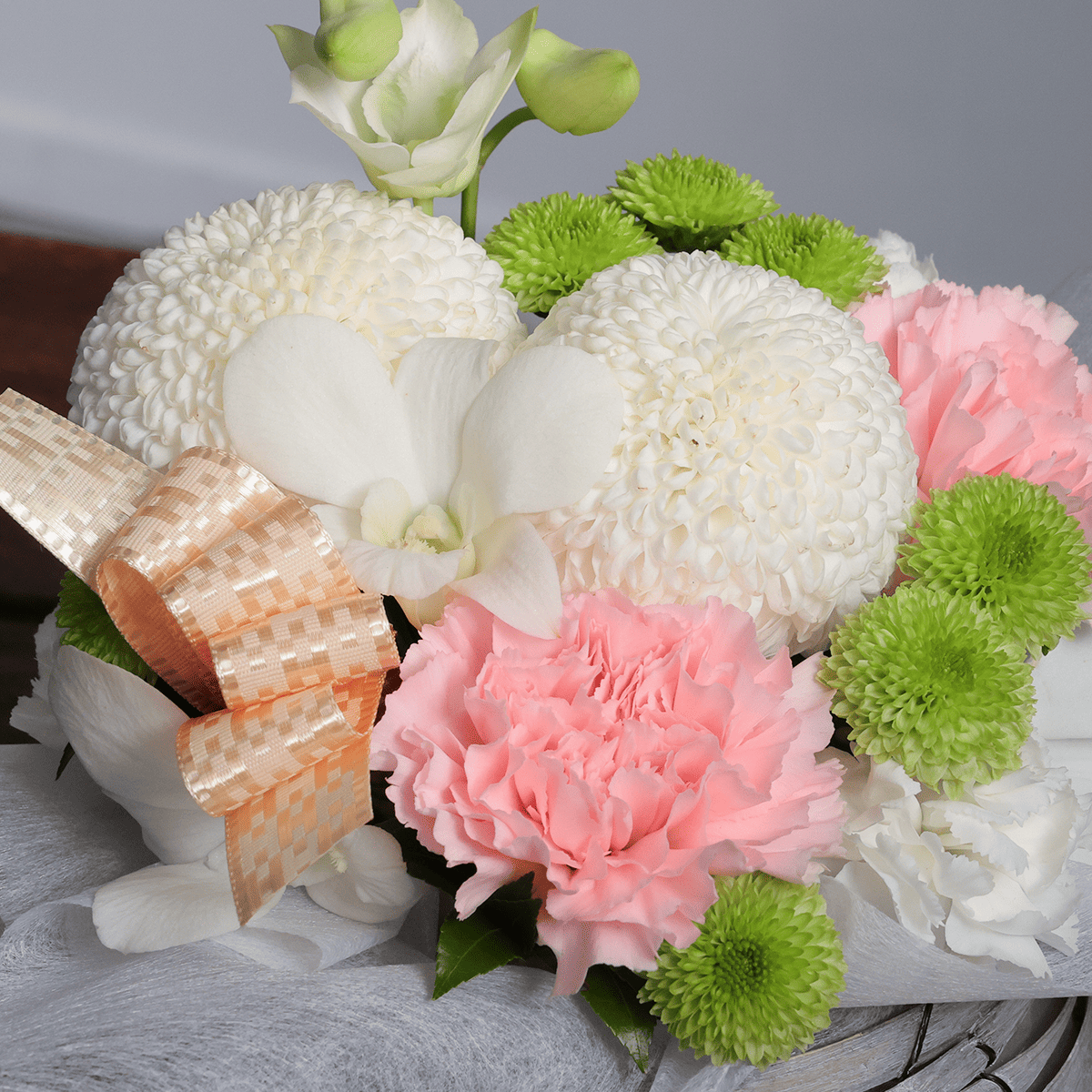 【お供え花・仏花】WEB限定｜アレンジメント「メモワール ピンク」（お線香セット）(白のピンポンマム）