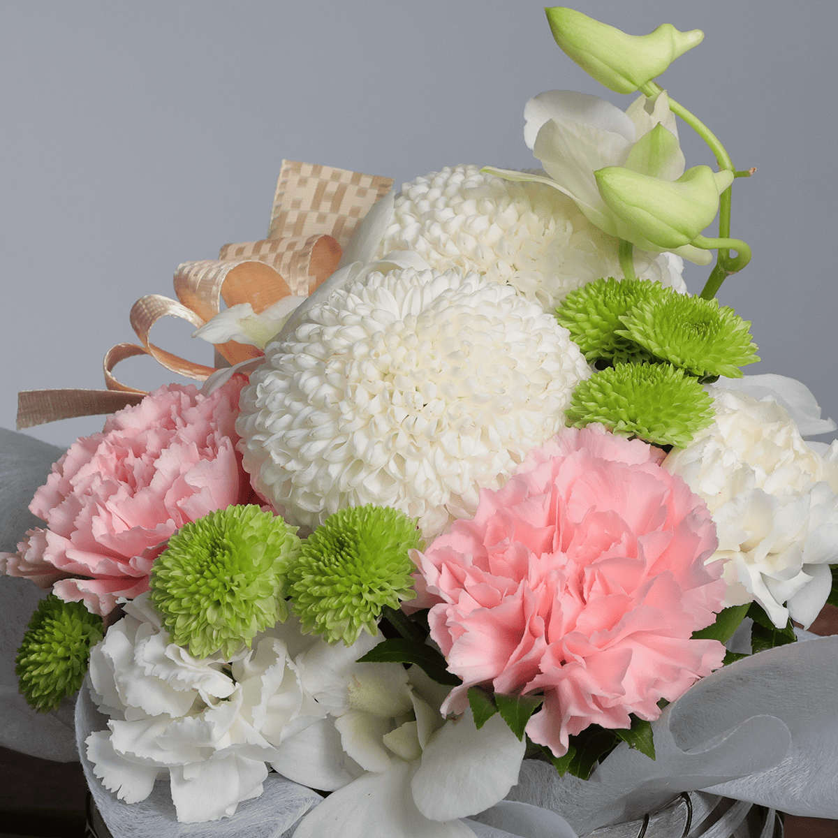 【お供え花・仏花】WEB限定｜アレンジメント「メモワール ピンク」（お線香セット）(白のピンポンマム）