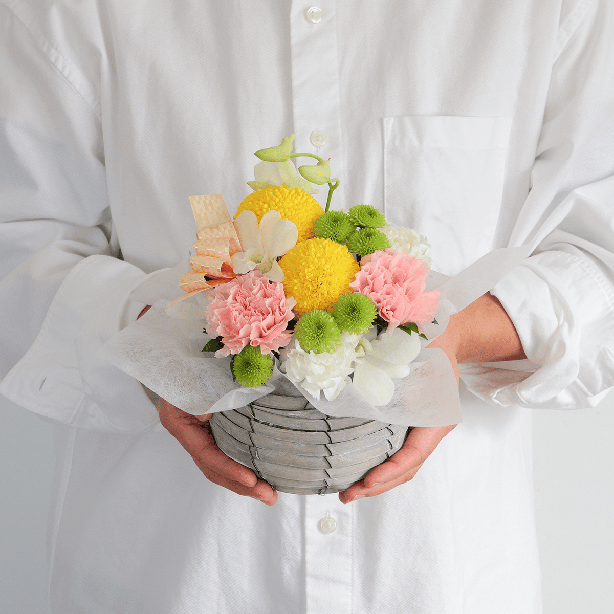 【お供え花・仏花】WEB限定｜アレンジメント「メモワール ピンク」（お線香セット）(黄色のピンポンマム）