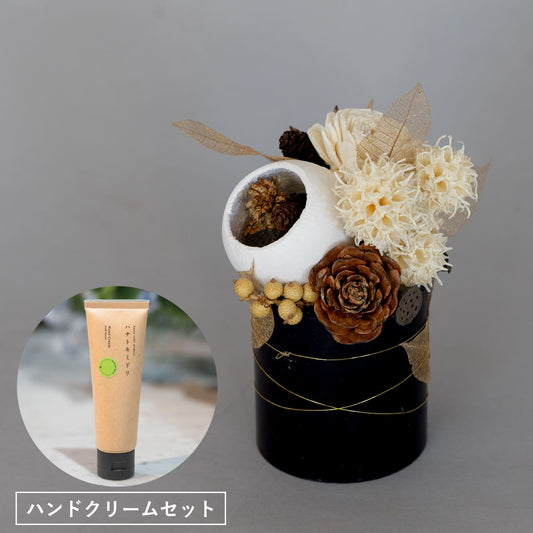 【母の日のプレゼント】No.12 ベルカップ／ソーラーローズなど ドライ素材のアレンジメント｜ハンドクリームセット《全国配送対応》