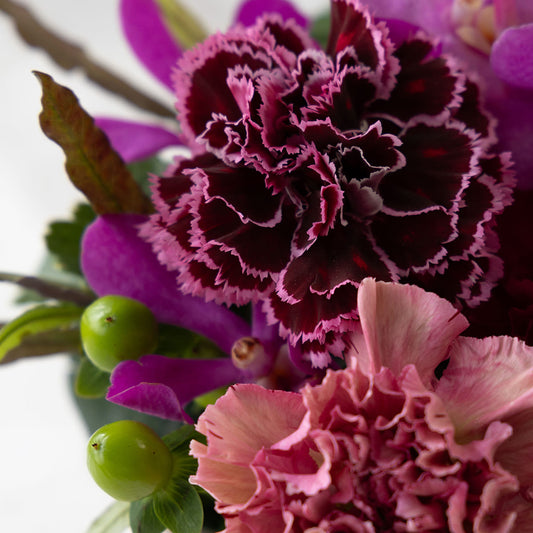 Mother's Day Gift: Pink "Smile!" Flower Arrangement | Black Bean Tea and Bean Snack Set (Shipping available to Hokkaido and Tohoku)