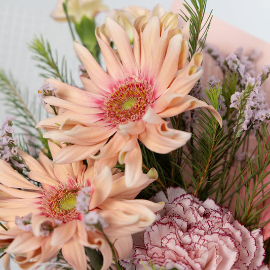 [Mother's Day Gift] Fresh Flower Bouquet "Fuwari" Hand Cream Set