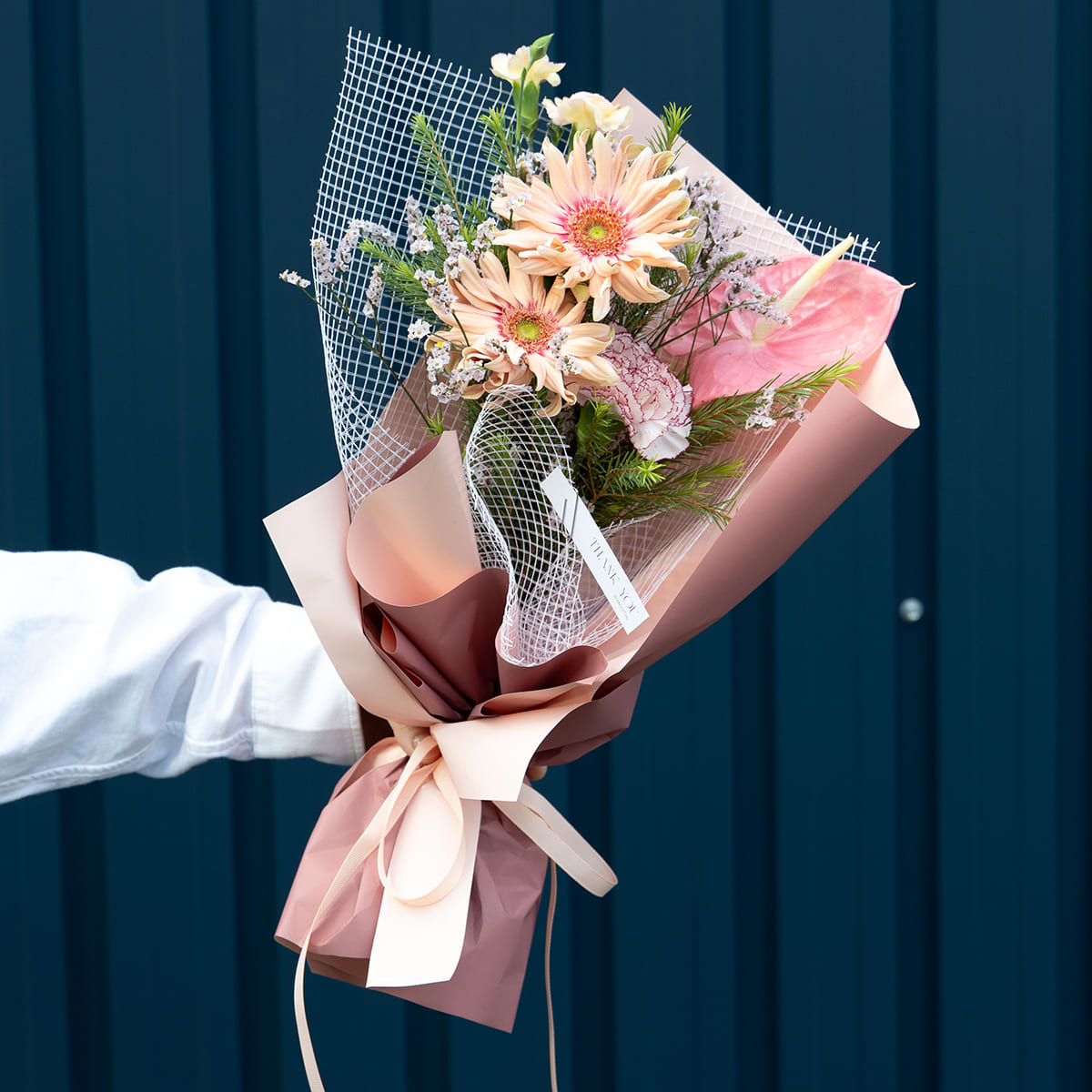 【어머니의 날의 선물】 꽃다발 「Dream 부케」 | 검은 콩 차 · 콩 과자 세트