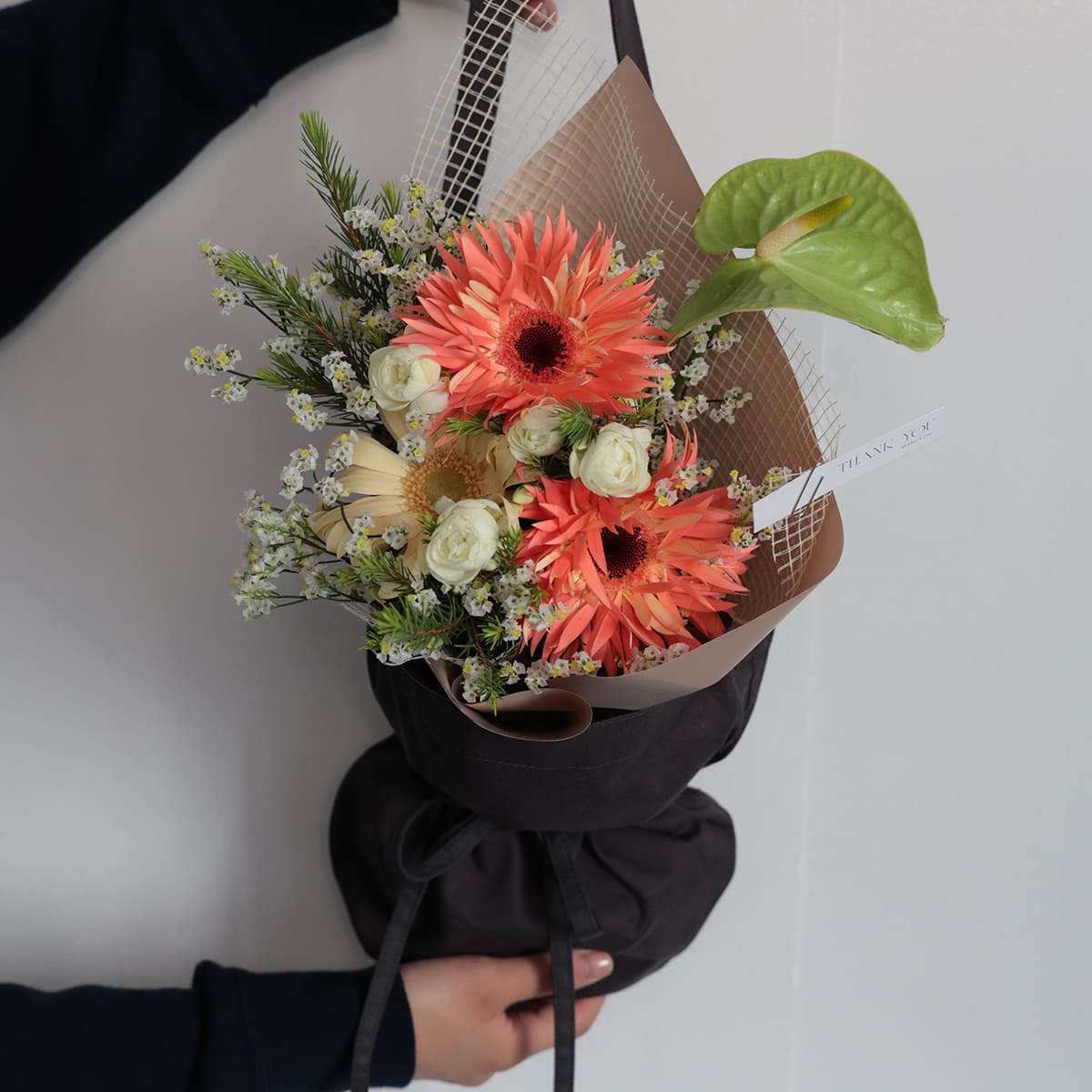 [Mother's Day Gift] Fresh Flower Arrangement "Kirari" Red Hand Cream Set