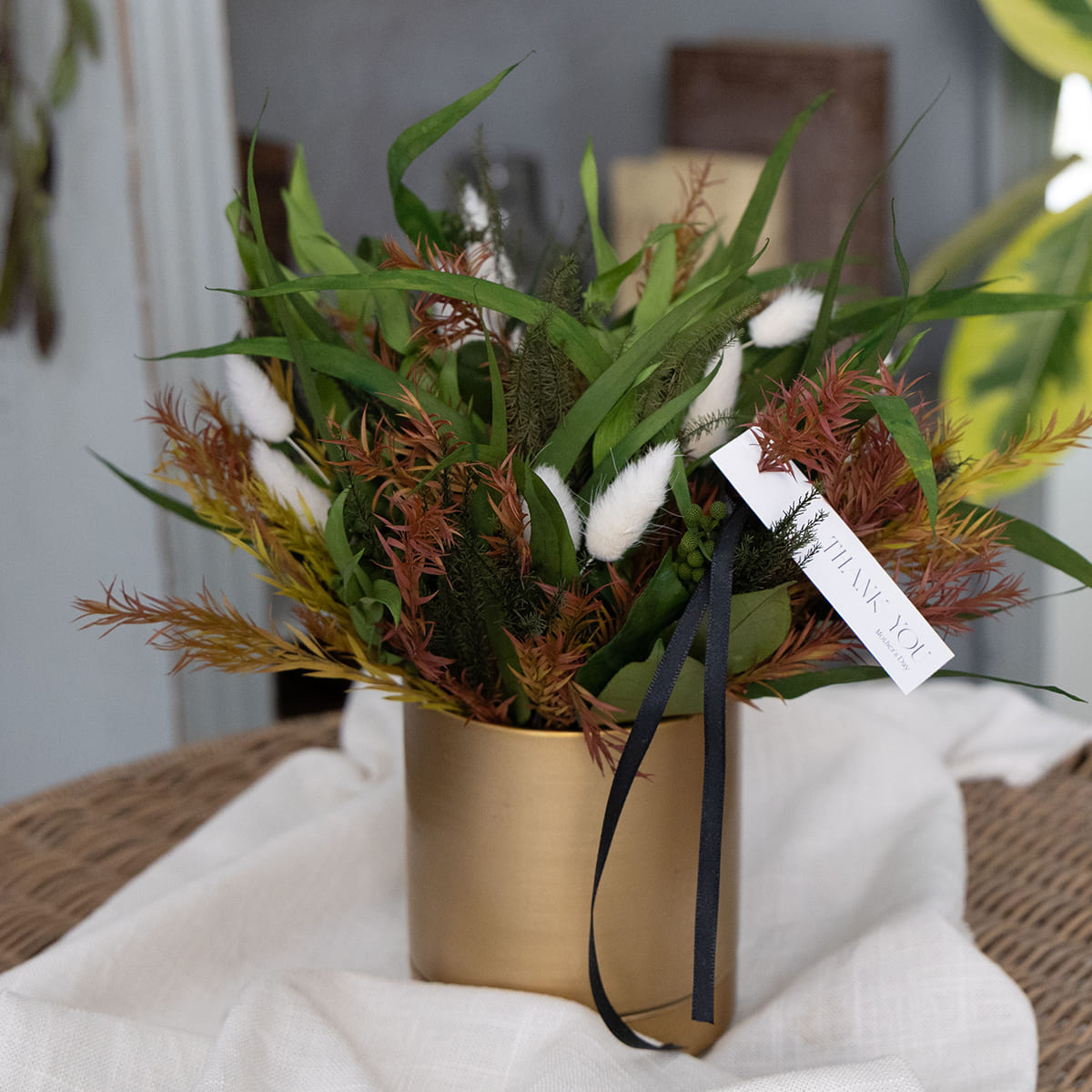 Mother's Day Gift: Preserved Flowers "Glee" | Black Bean Tea and Bean Snack Set (Shipping available to Hokkaido and Tohoku)