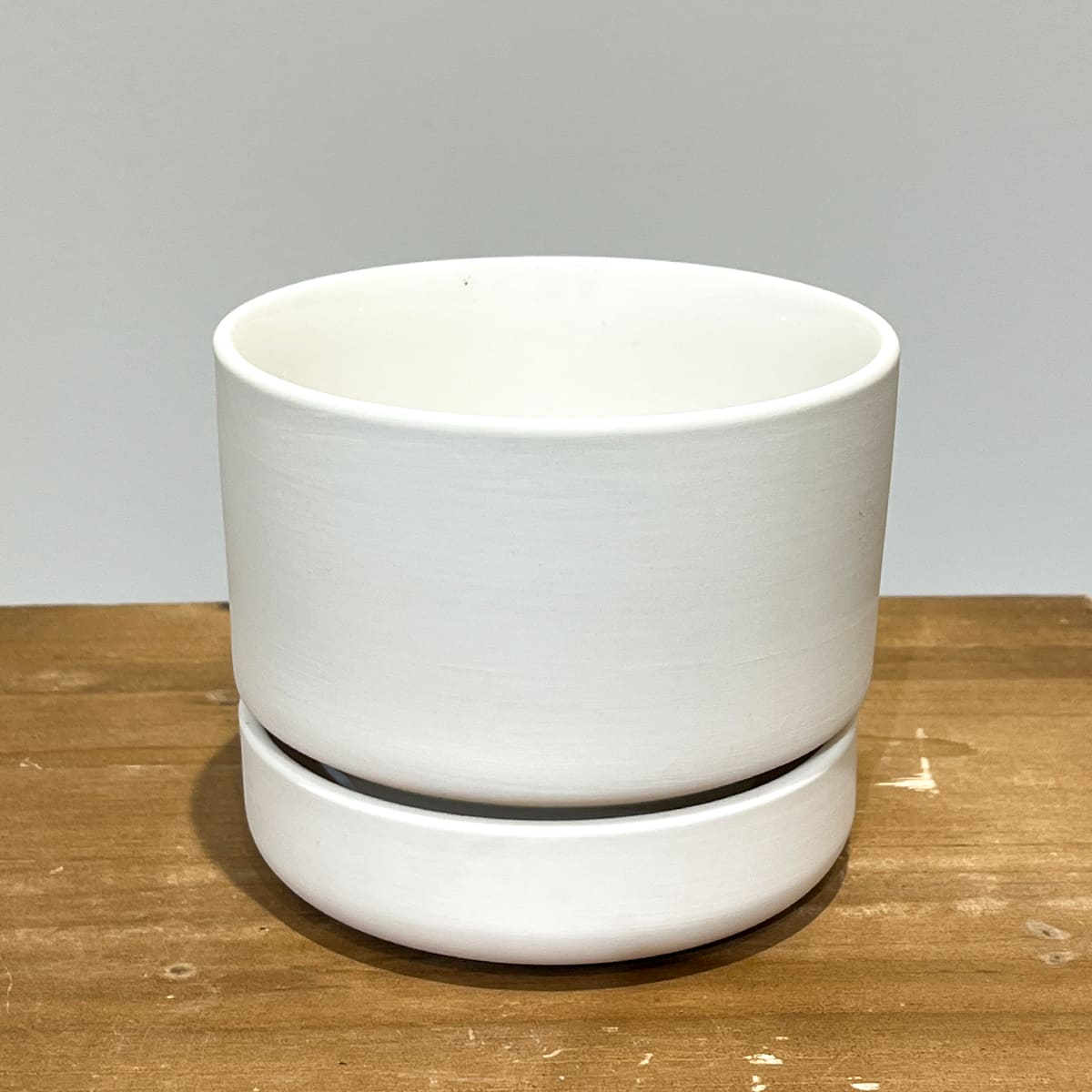 【植木鉢】マットな質感の陶器製鉢 ２色（ホワイト／ブラック）（受け皿付き）