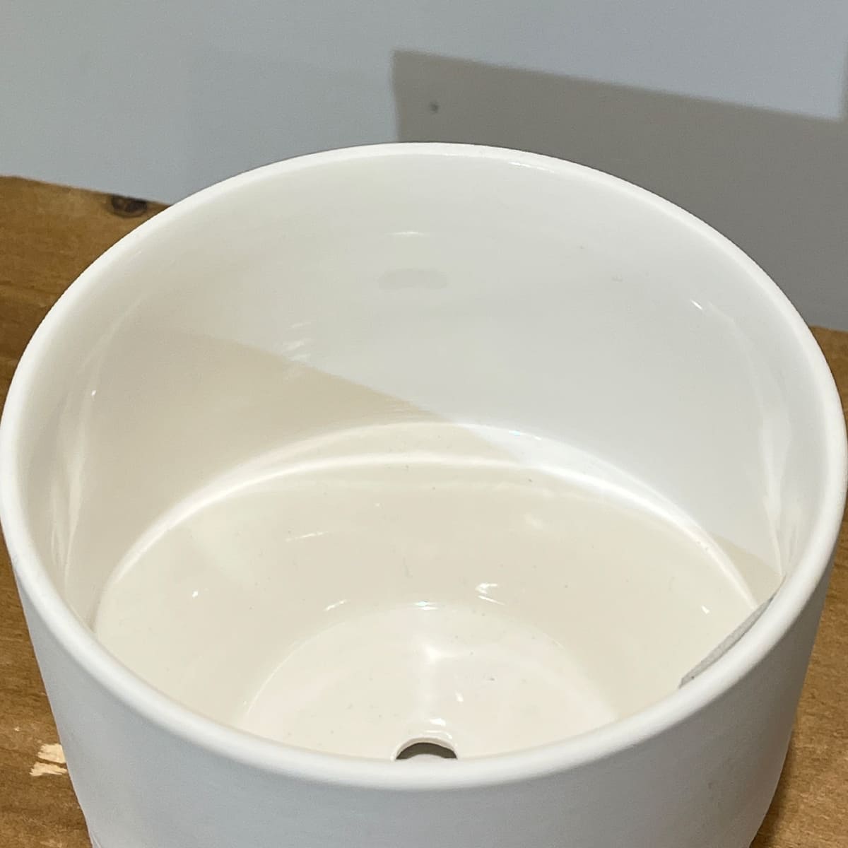 【植木鉢】マットな質感の陶器製鉢 ２色（ホワイト／ブラック）（受け皿付き）