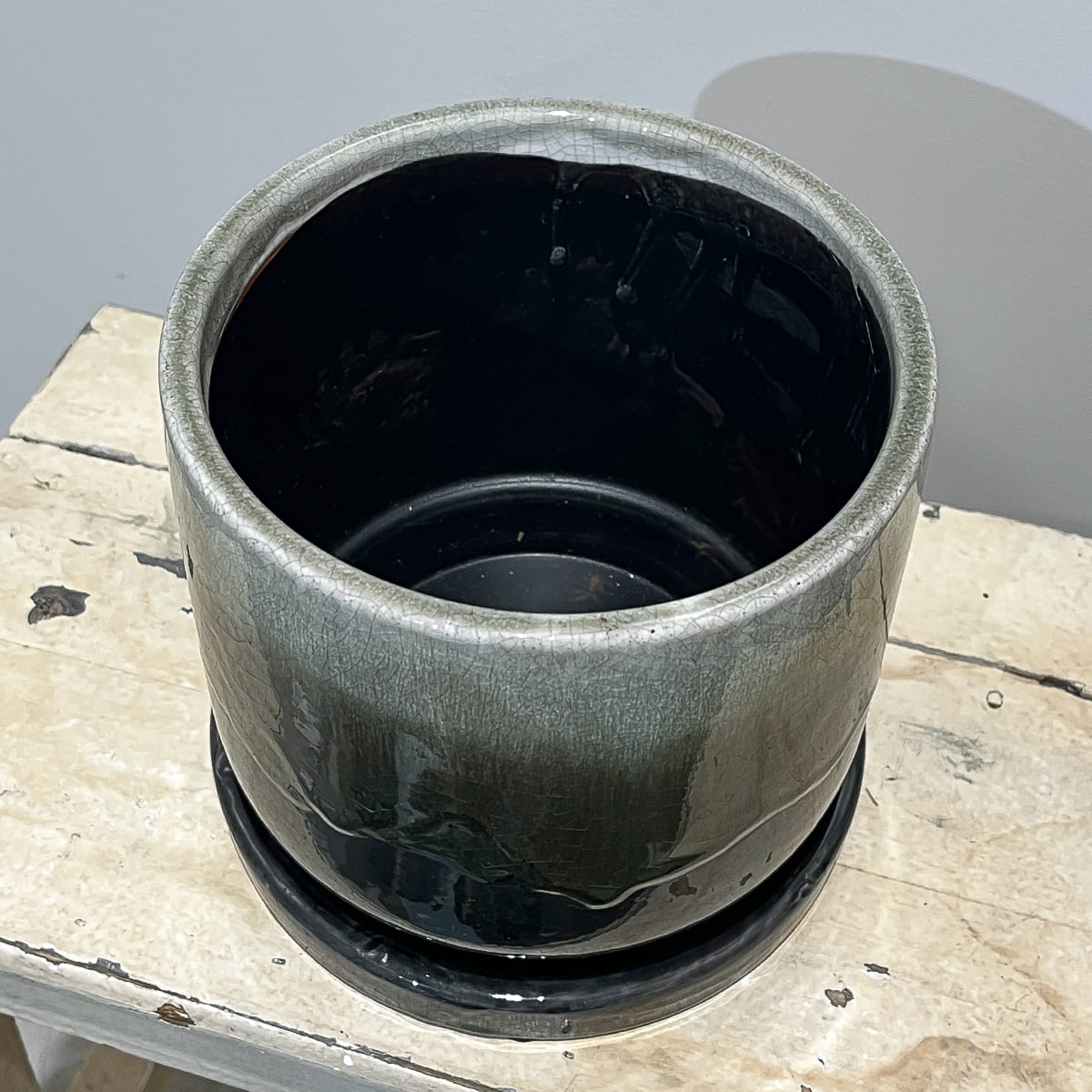 【植木鉢】釉薬のグラデーションが美しい陶器鉢 全２色 Mサイズ（ブラウン／ブラック）（受け皿付き）