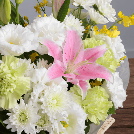 【お供え花・仏花】WEB限定｜アレンジメント「レェーヴ グリーン」（ピンクのユリ）