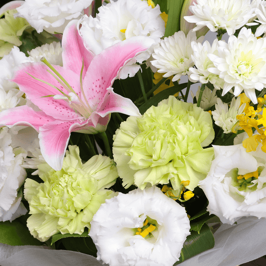 【お供え花・仏花】WEB限定｜アレンジメント「レェーヴ グリーン」（お線香セット）（ピンクのユリ）