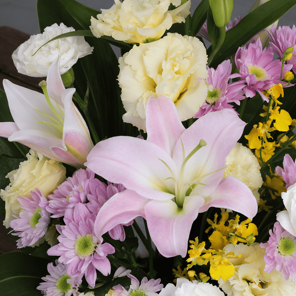 【お供え花・仏花】WEB限定｜アレンジメント「レェーヴ」（ピンクのユリ）