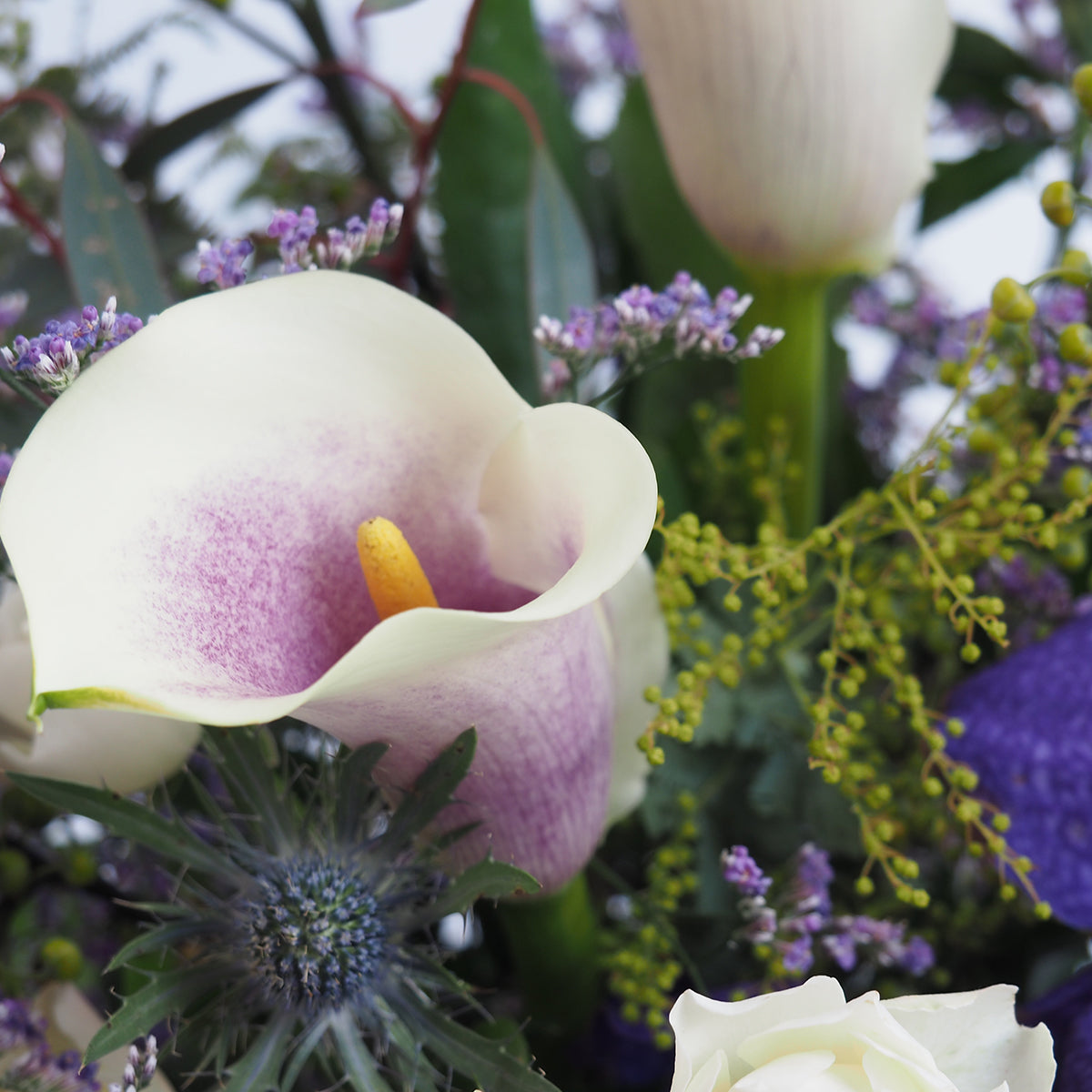 【フラワーアレンジ】XLサイズ｜青・紫｜ブーケ｜誕生日／結婚記念日などフラワーギフト｜花屋の通販03